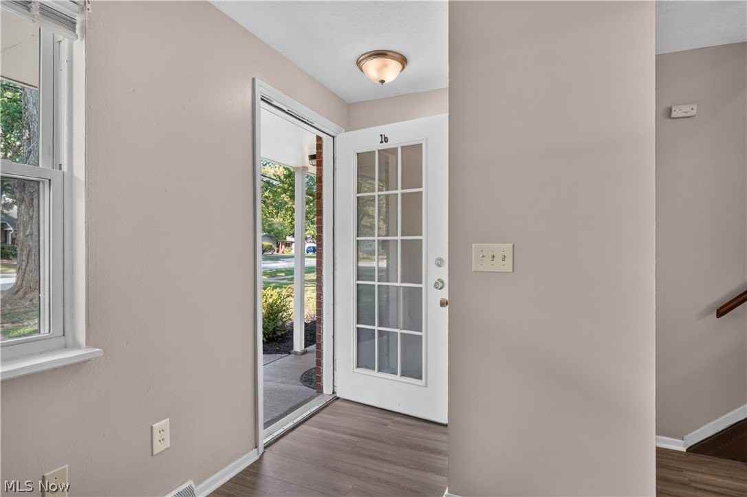 526 W College St #16 - Photo 2 of 30