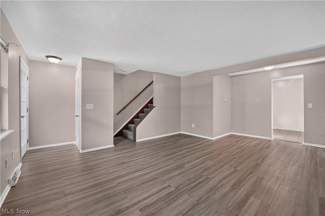 526 W College St #16 - Photo 4 of 30