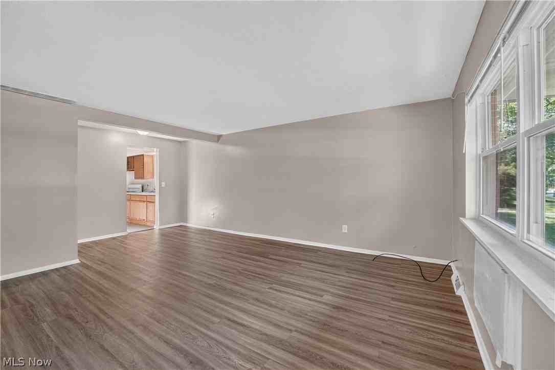 526 W College St #16 - Photo 5 of 30