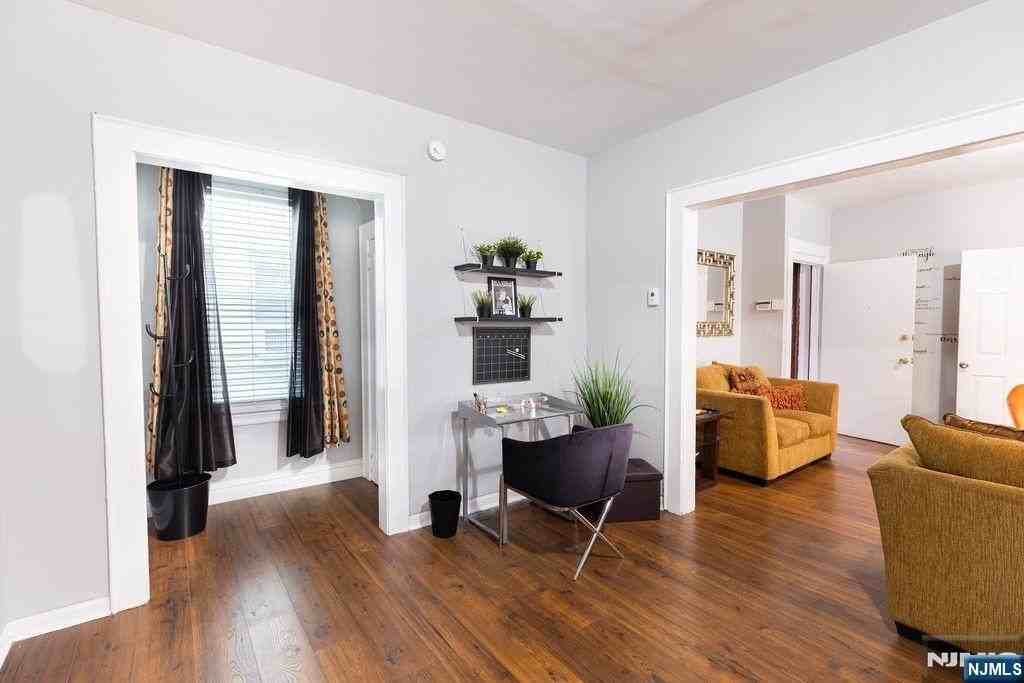 42 Harding Ter #1 - Photo 5 of 13