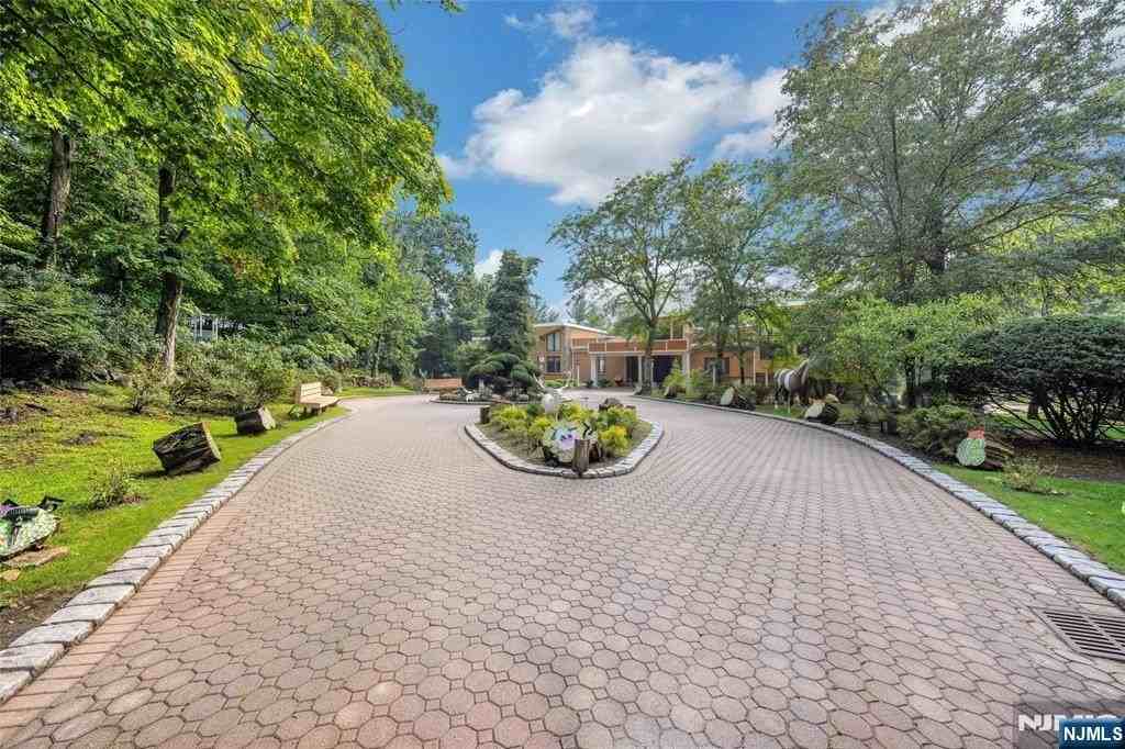 16 Schaffer Rd - Photo 2 of 22