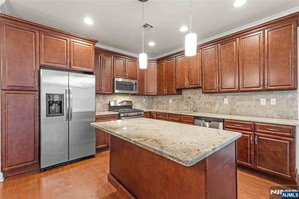 52 Parkside Dr - Photo 5 of 27