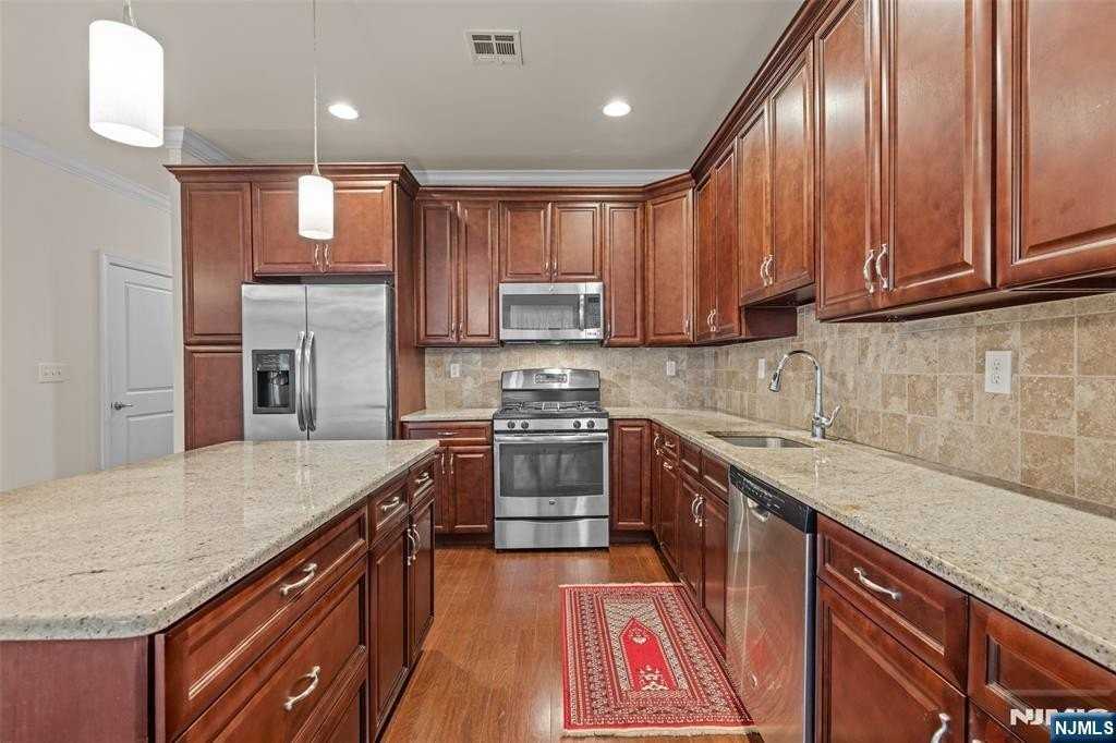 52 Parkside Dr - Photo 6 of 27
