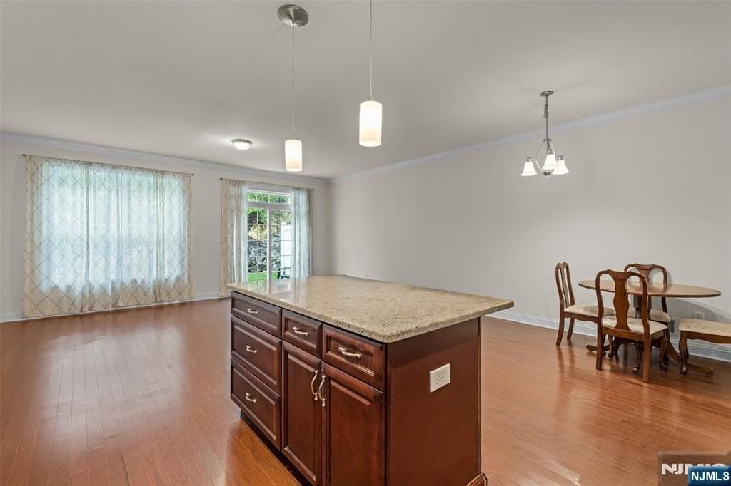 52 Parkside Dr - Photo 7 of 27