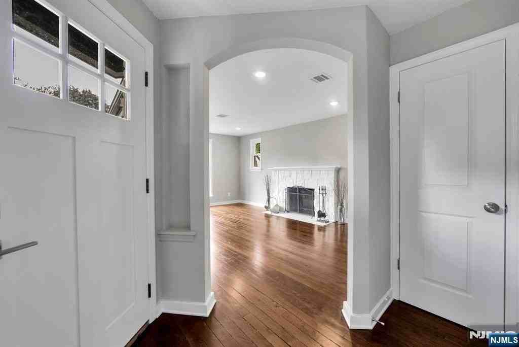 164 New York Ave - Photo 2 of 14
