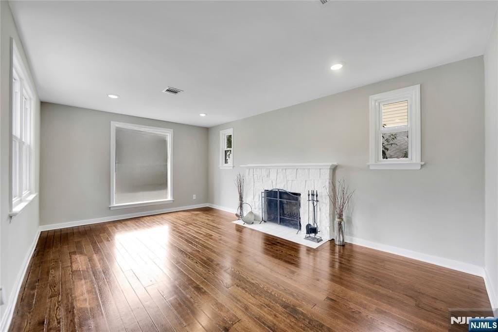 164 New York Ave - Photo 3 of 14