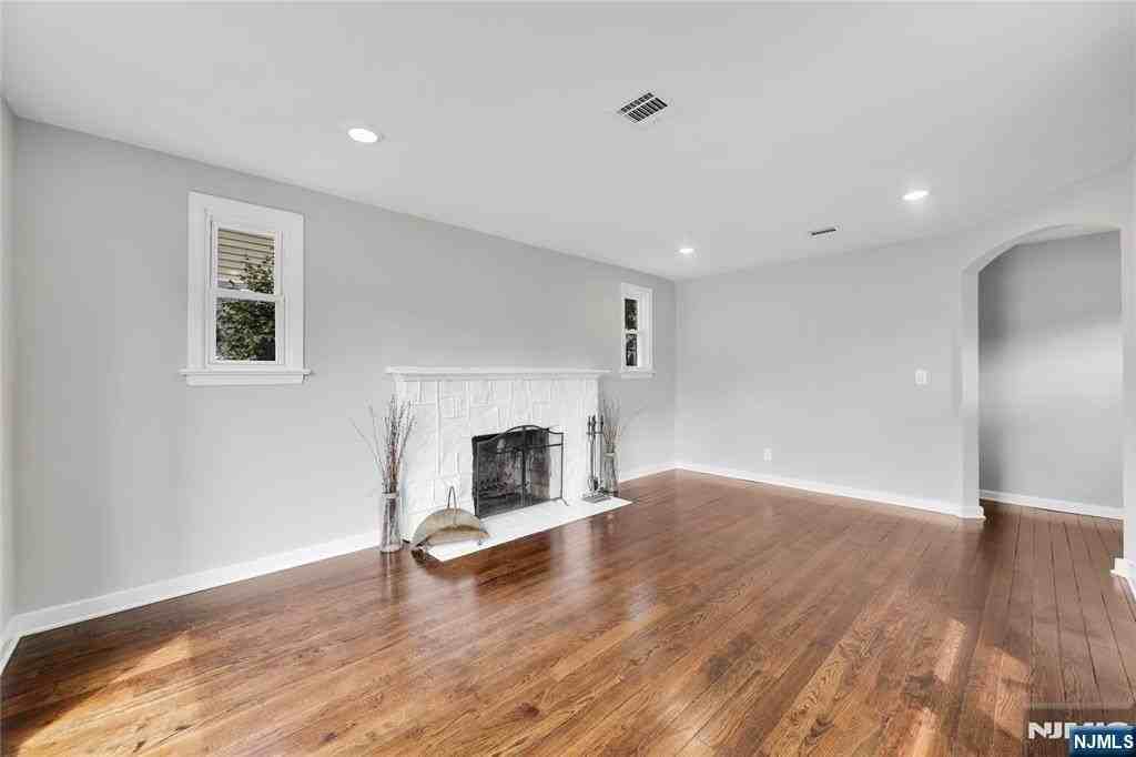 164 New York Ave - Photo 4 of 14