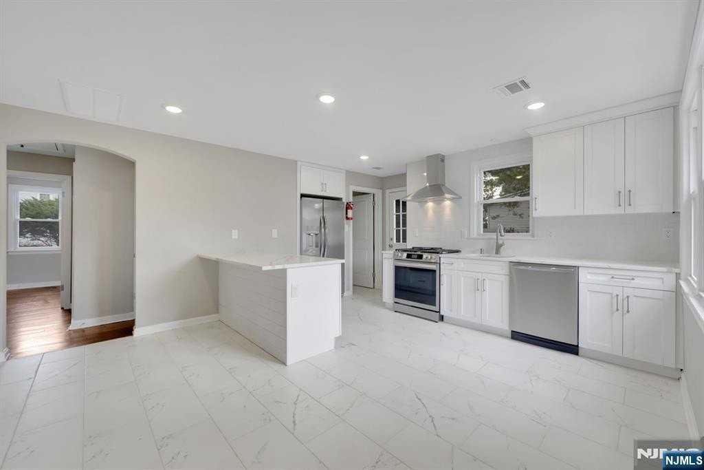 164 New York Ave - Photo 5 of 14