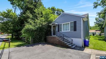 featured image of 15 Grandview Ave