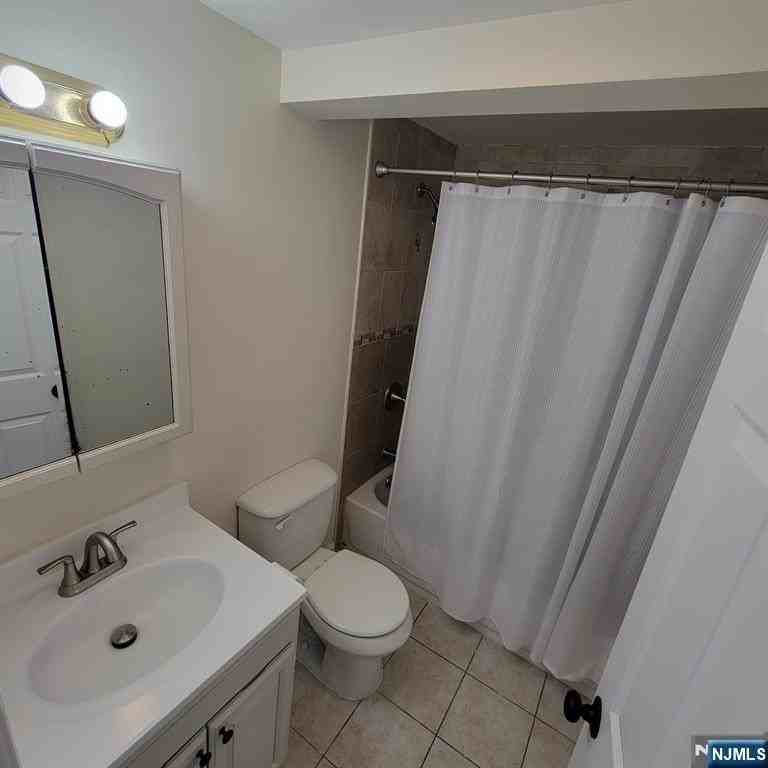 228 Orchard St #3 - Photo 6 of 9