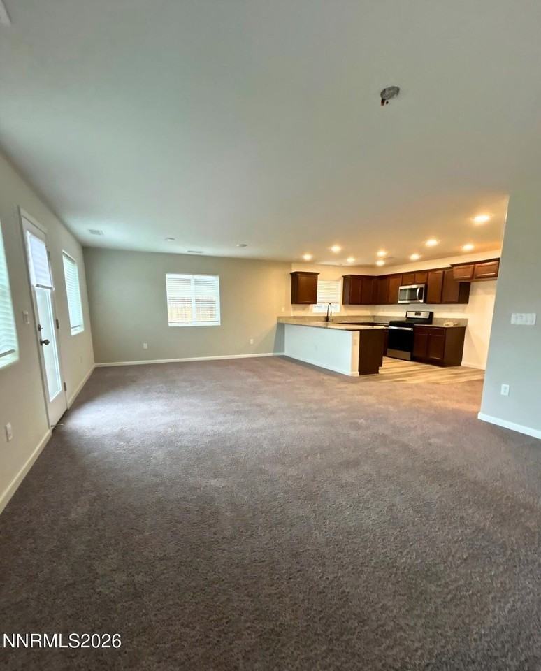 647 Osino Dr - Photo 4 of 14