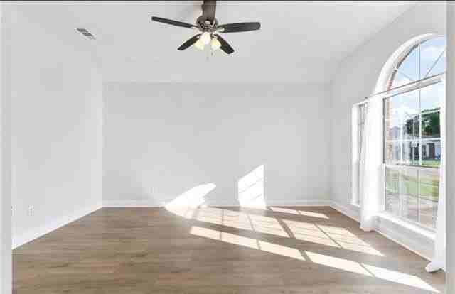 1037 Beechwood Dr - Photo 5 of 13