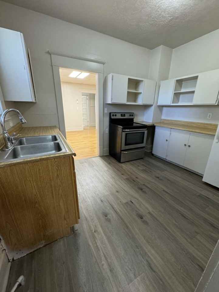 395 N 2nd W #3 - Photo 6 of 21