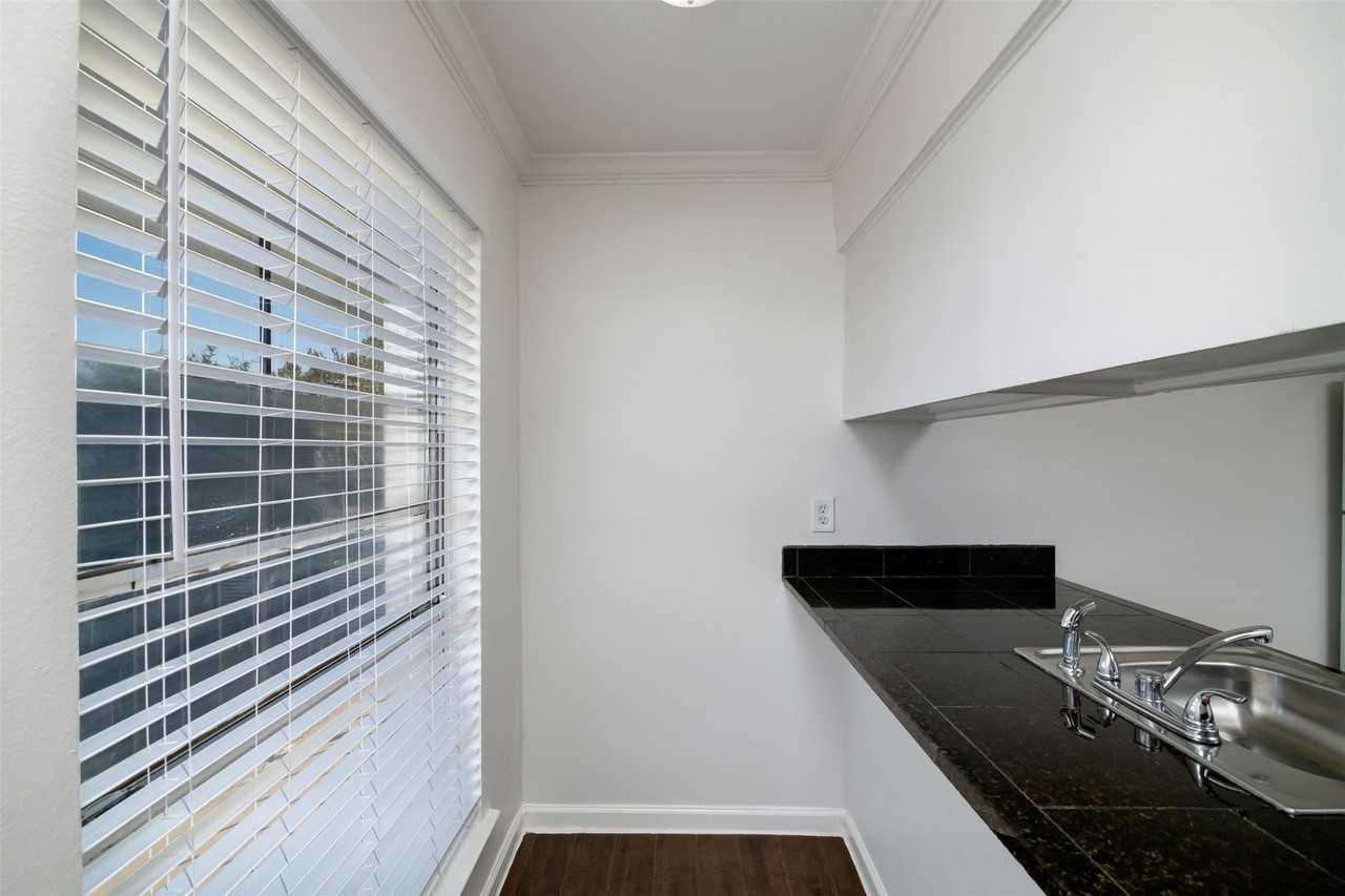 2816 Throckmorton St #7 - Photo 6 of 18