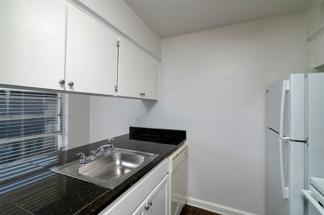 2816 Throckmorton St #7 - Photo 7 of 18