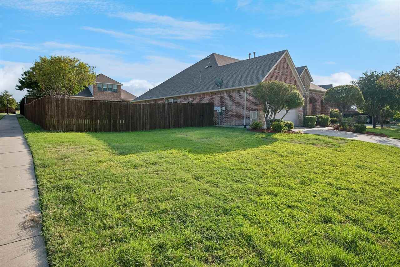 223 Aspen Ln - Photo 3 of 26