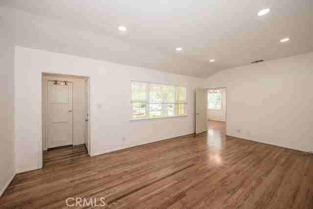 6229 Agnes Ave - Photo 4 of 8