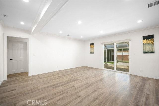 11007 Collett Ave - Photo 5 of 8