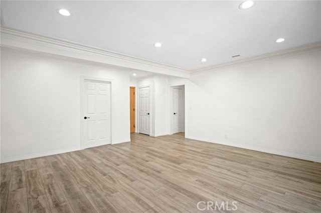 11007 Collett Ave - Photo 6 of 8