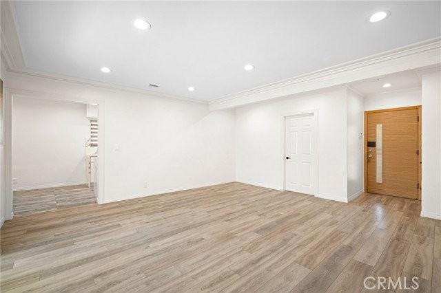 11007 Collett Ave - Photo 7 of 8