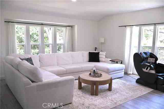 14 W Le Roy Ave - Photo 7 of 8