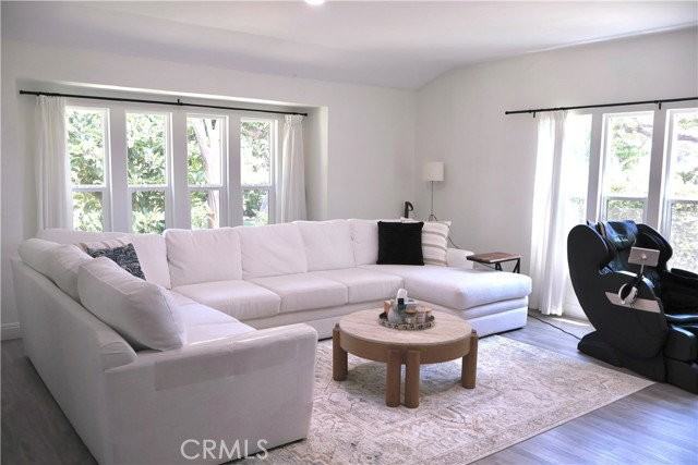 1315 S 5th Ave - Photo 3 of 7