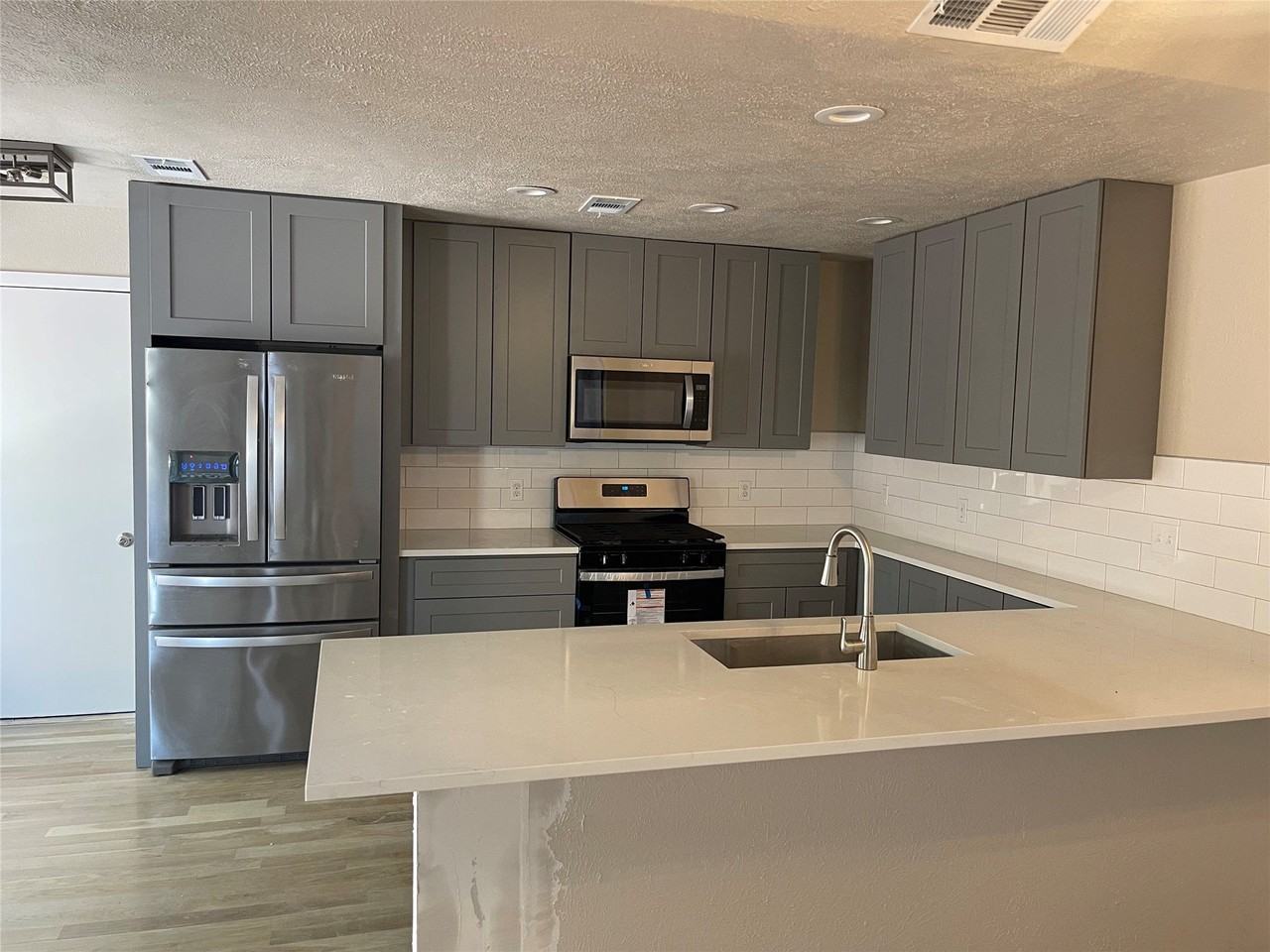 3040 Airhaven St - Photo 7 of 13