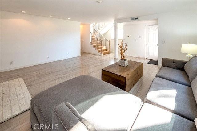 546 11th Pl #C - Photo 2 of 8