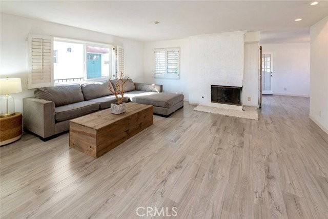 546 11th Pl #C - Photo 3 of 8