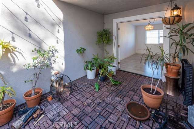 546 11th Pl #C - Photo 4 of 8
