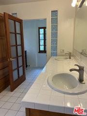 639 Navy St #B - Photo 4 of 6