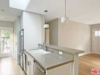 953 9th St - Photo 6 of 8