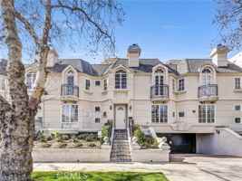 featured image of 309 N Almont Dr