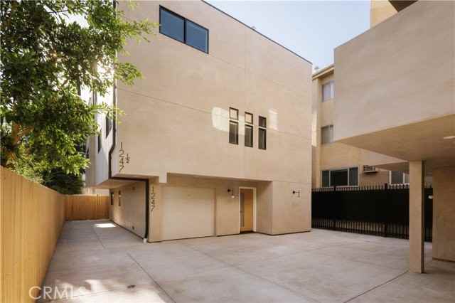 1249 Seward St #1-2 - Photo 5 of 8