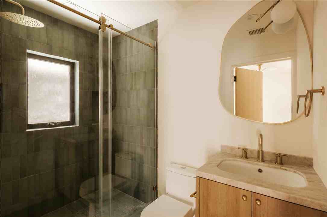 1249 Seward St #1-2 - Photo 7 of 8