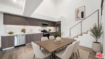featured image of 5153 Maplewood Ave #407