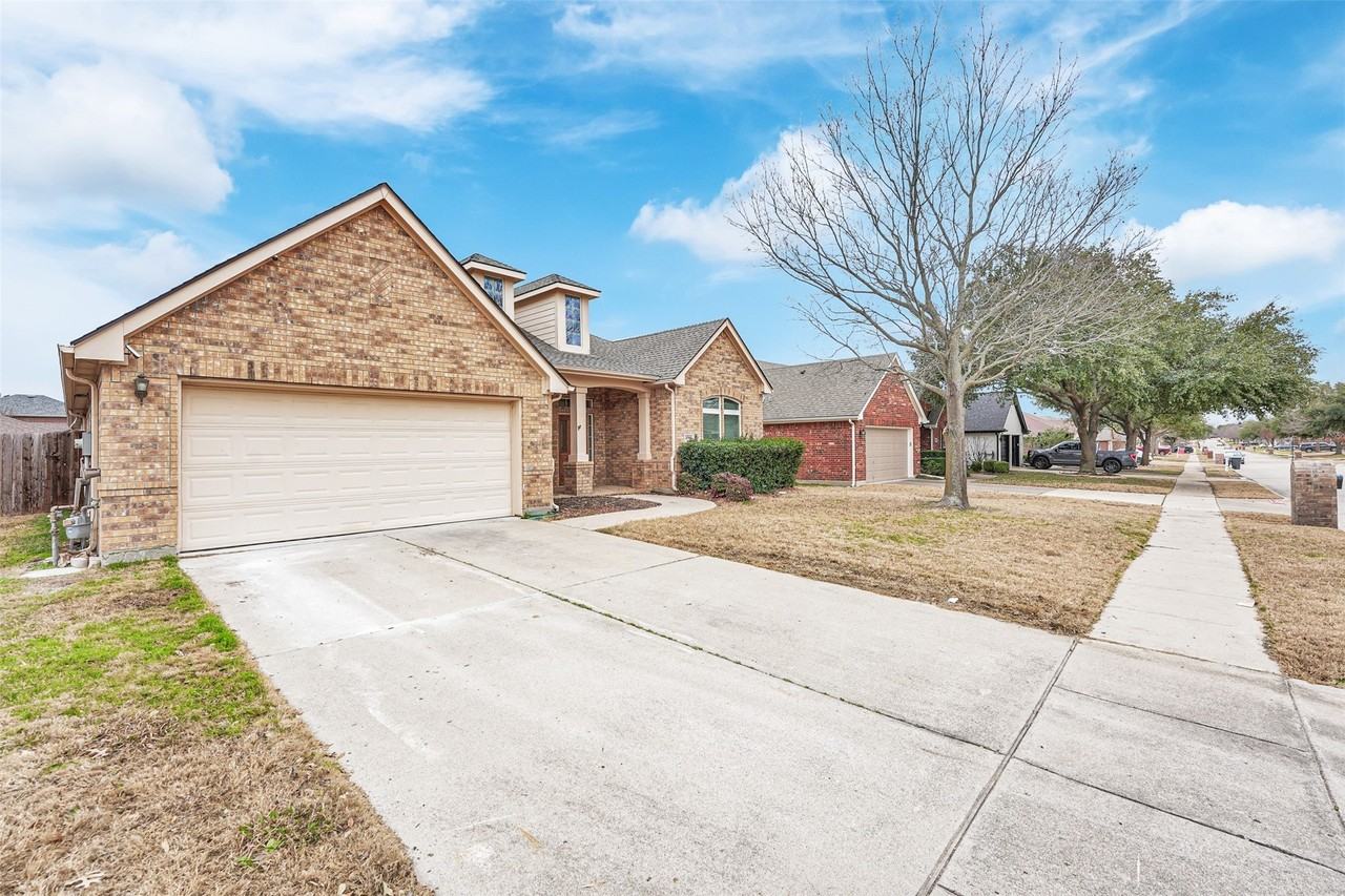 2700 Edgefield Trl - Photo 2 of 37