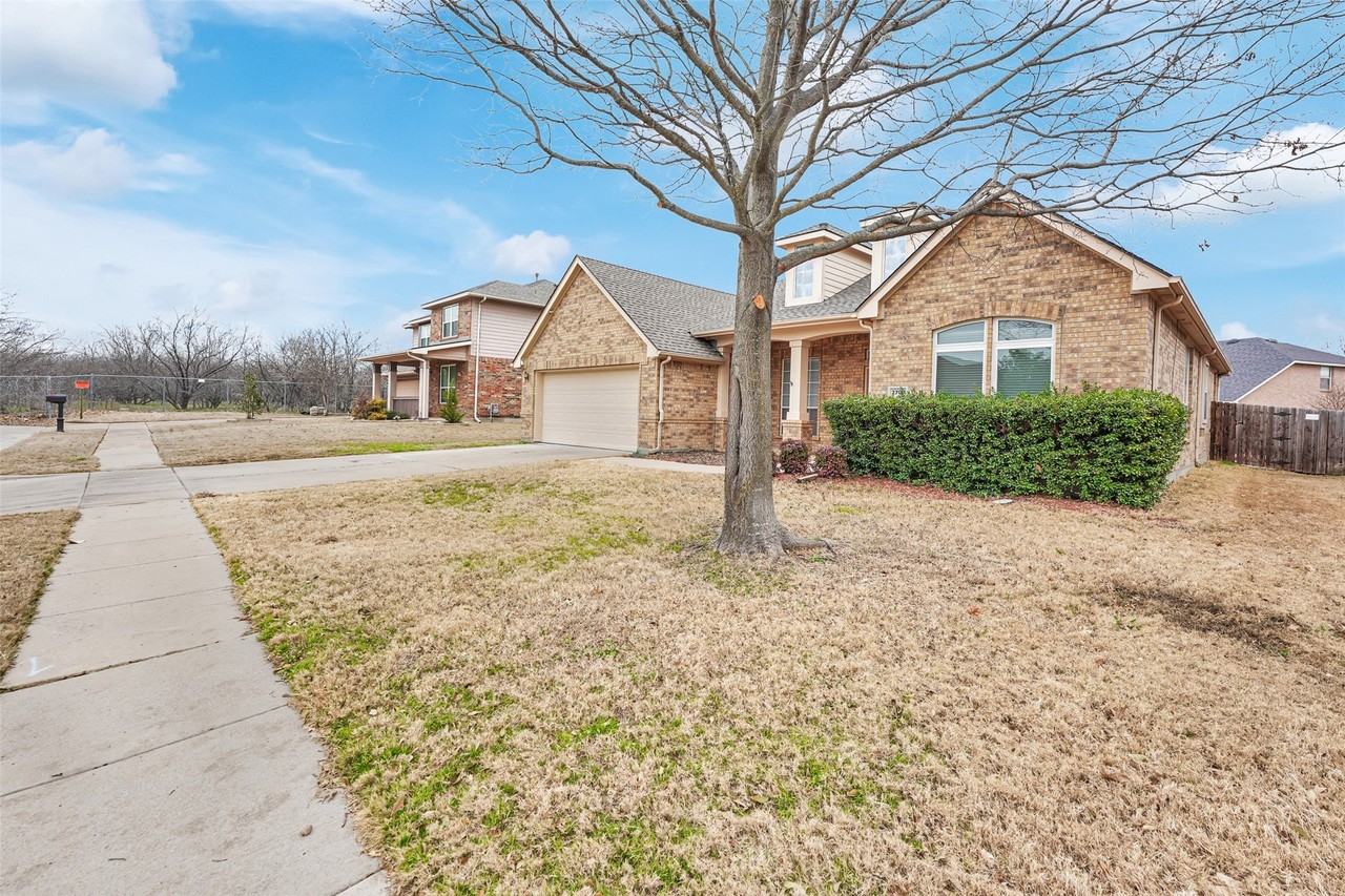 2700 Edgefield Trl - Photo 3 of 37