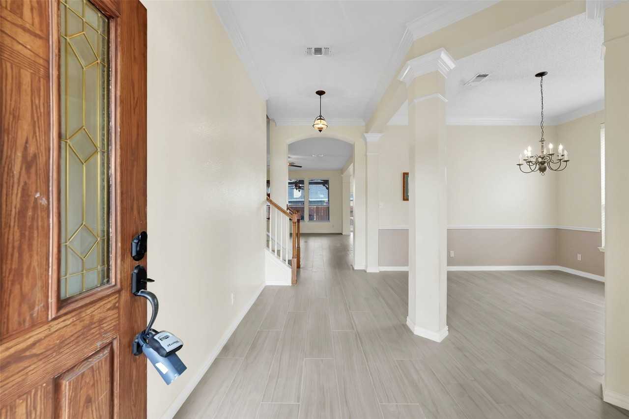 2700 Edgefield Trl - Photo 4 of 37