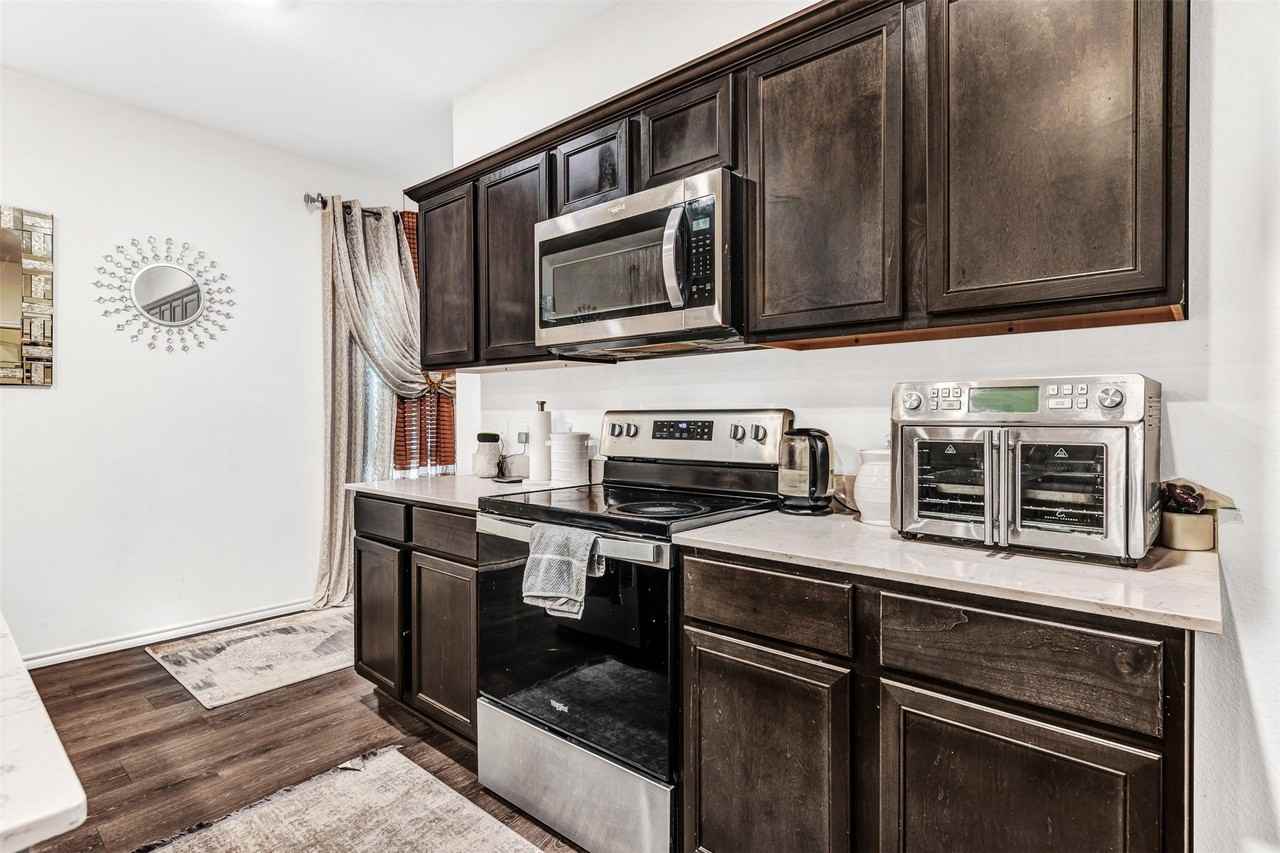 3233 Grimaldo Dr - Photo 4 of 10