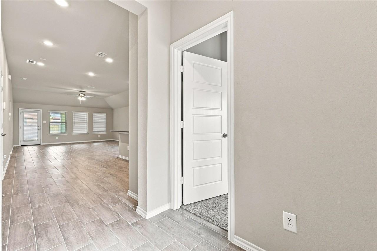 355 Freestall Dr - Photo 6 of 23
