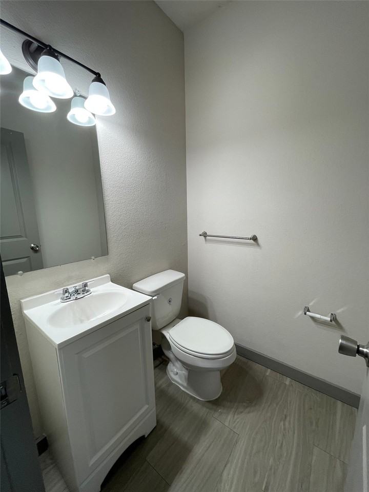 10604 Tube Dr #104 - Photo 5 of 16