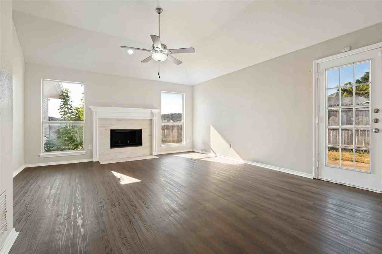 1042 Westover Dr - Photo 3 of 12