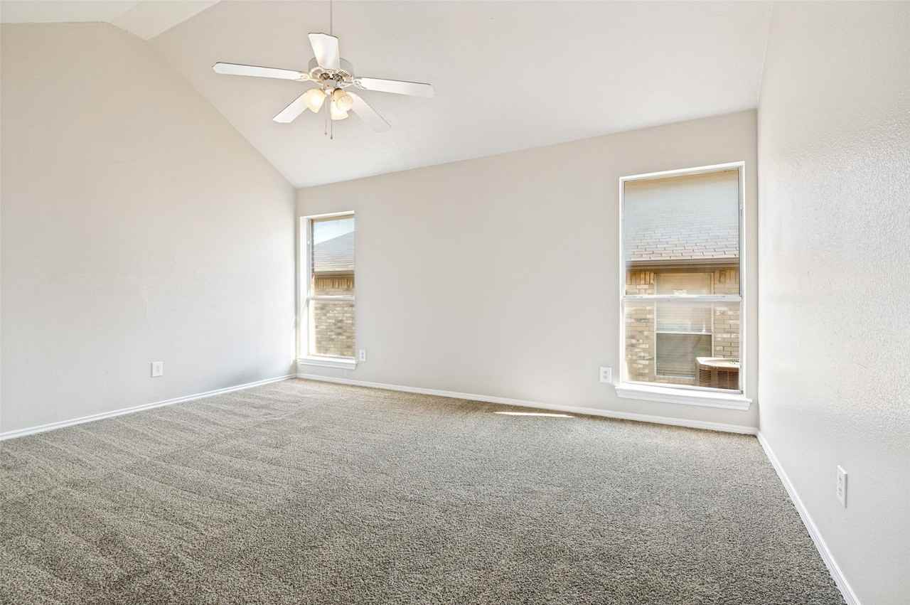 1042 Westover Dr - Photo 6 of 12