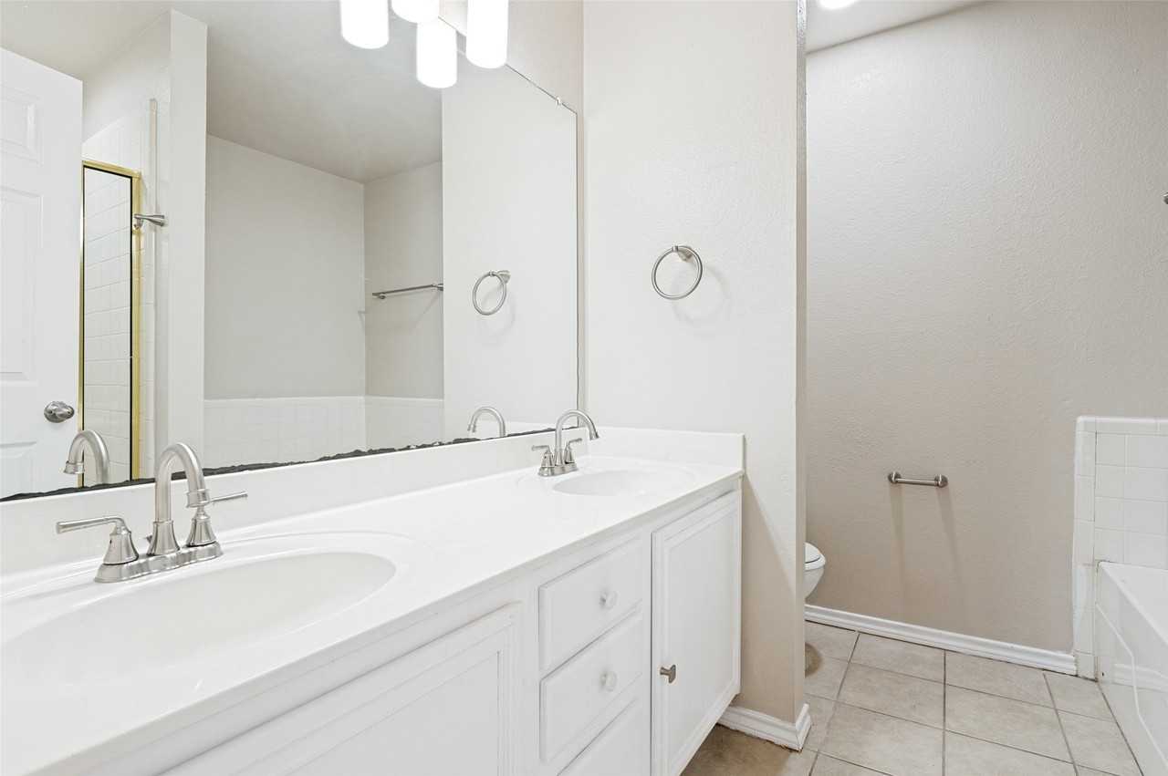 1042 Westover Dr - Photo 7 of 12