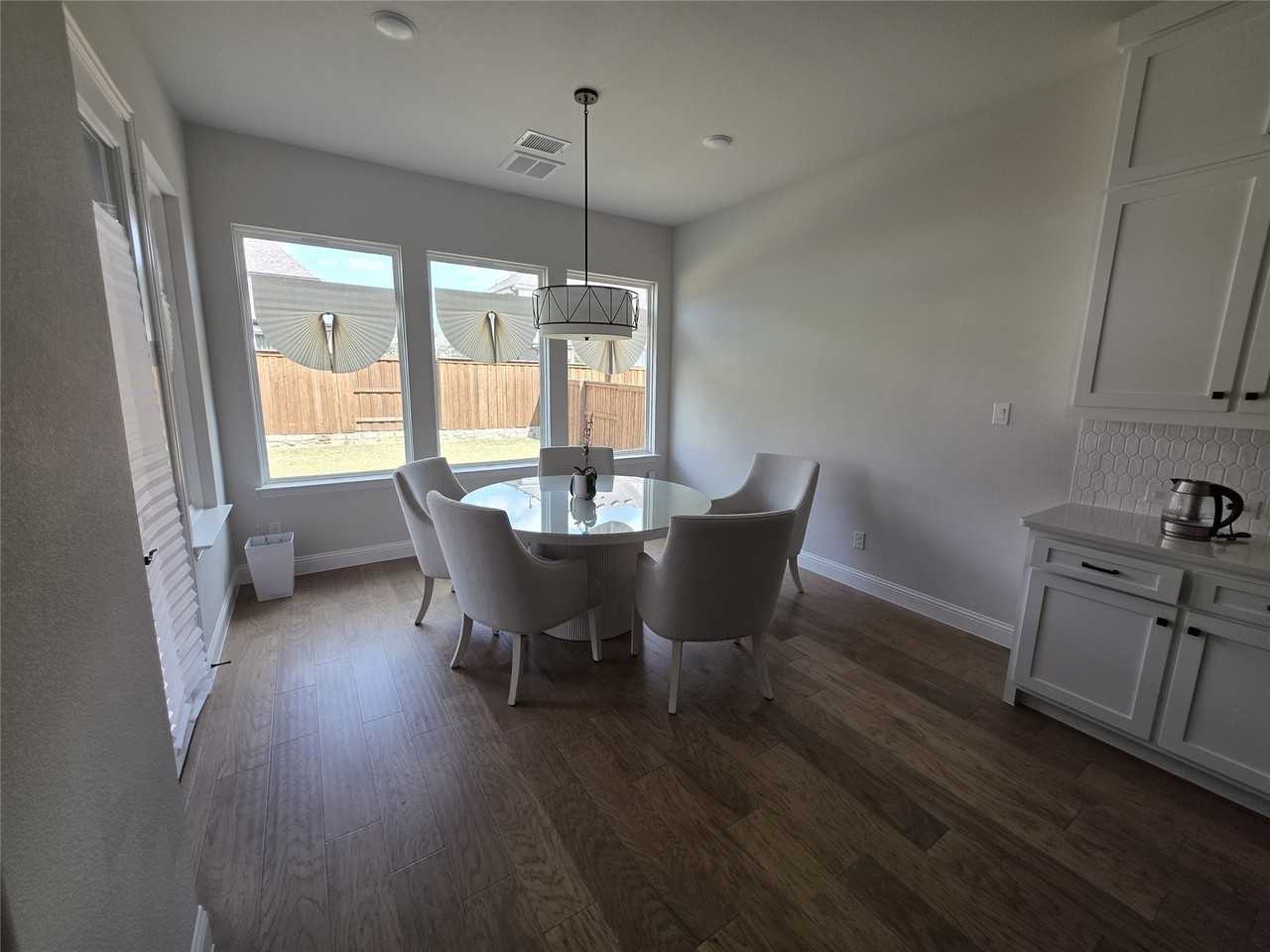 1560 Fairmont Dr - Photo 7 of 31