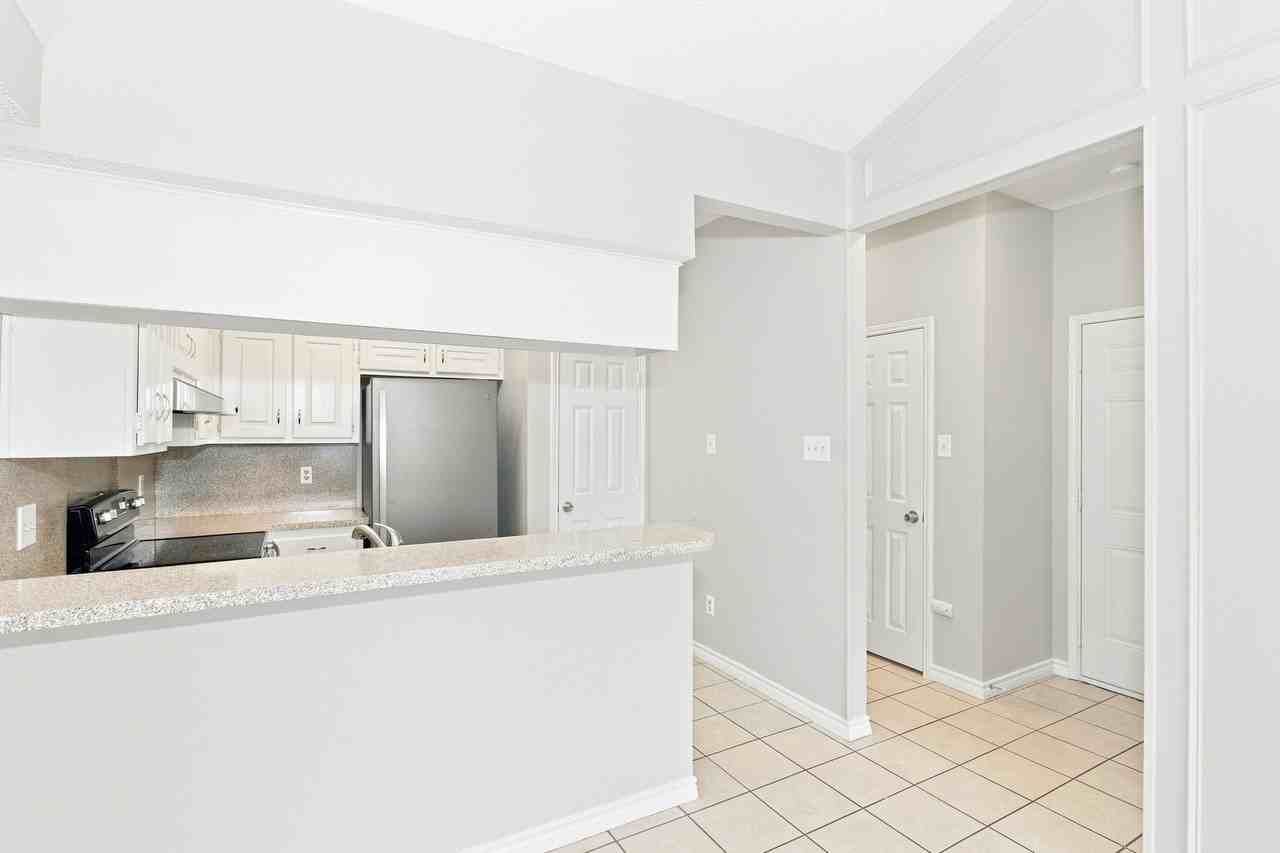 704 Monique - Photo 3 of 11