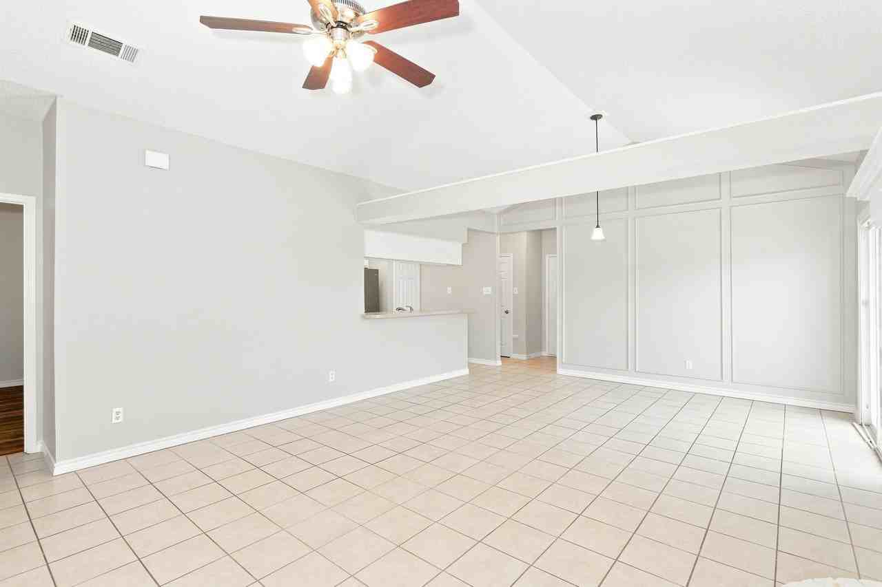 704 Monique - Photo 6 of 11