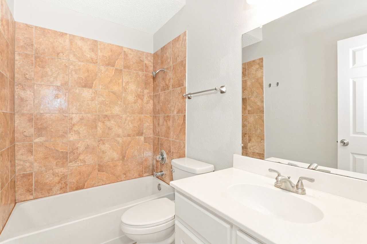 704 Monique - Photo 7 of 11
