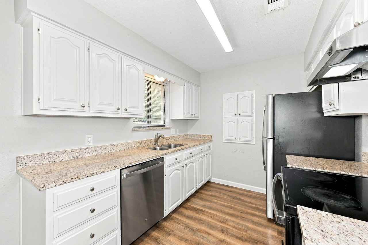 1800 Willow Vale Dr - Photo 3 of 9